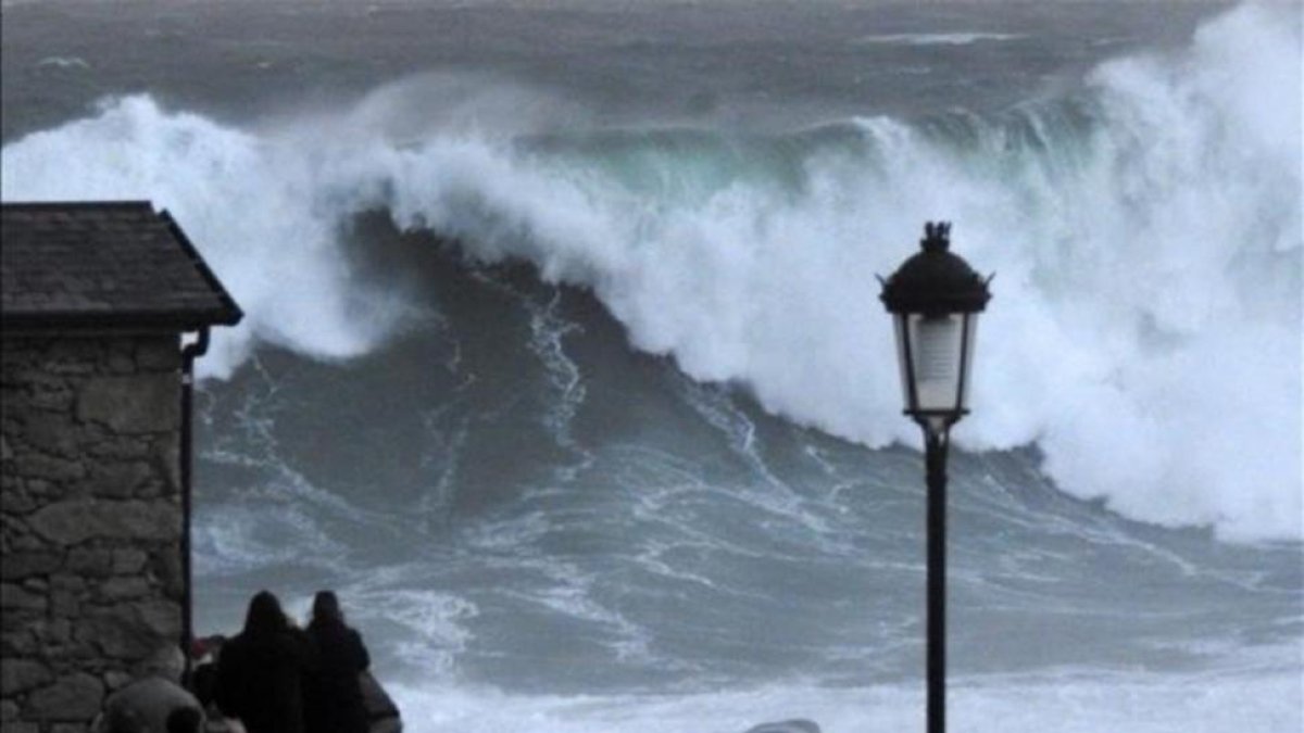 Oleaje en la costa de Muxia (A Coruña).