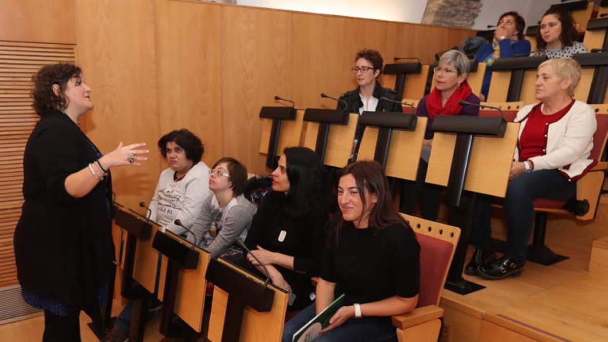 El Museo de la Radio de Ponferrada acogió el encuentro. DE LA MATA