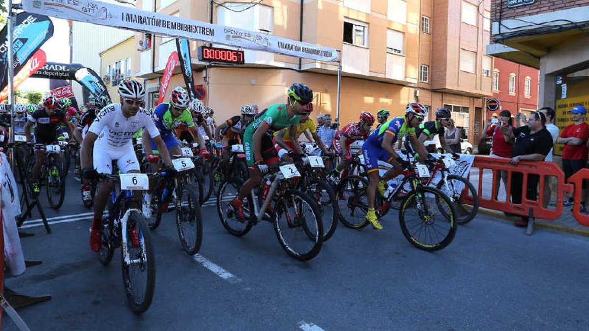 Molina, Francisco Pérez, Pedro Romero, José Márquez, Trujillo y Sardina en los primeros metros de la Bembibre Xtreme.