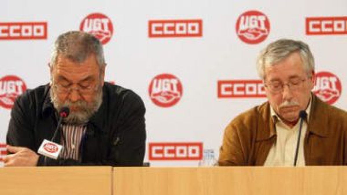 Cándido Méndez e Ignacio Fernández Toxo, informan de la fecha de la huelga.