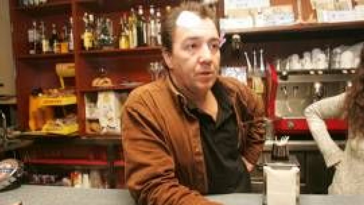 Teodoro Fernández, hace ahora un año, contaba la agresión de que fue objeto en el bar que regentaba