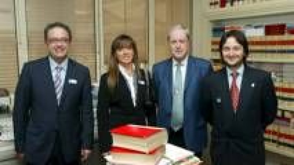 Javier Chamorro, Gema Cabezas, Joseba Zubía (del PNV) y Abel Pardo, ayer, en el Senado