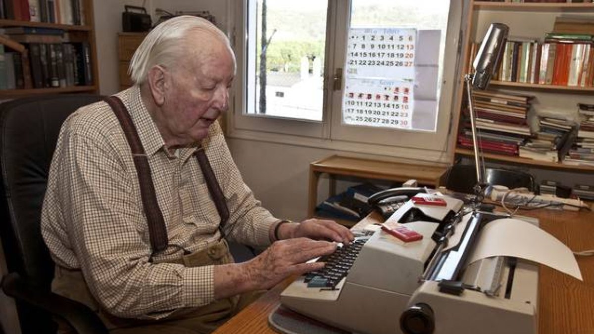 Tom Sharpe, en su casa de llafranc en el 2011.