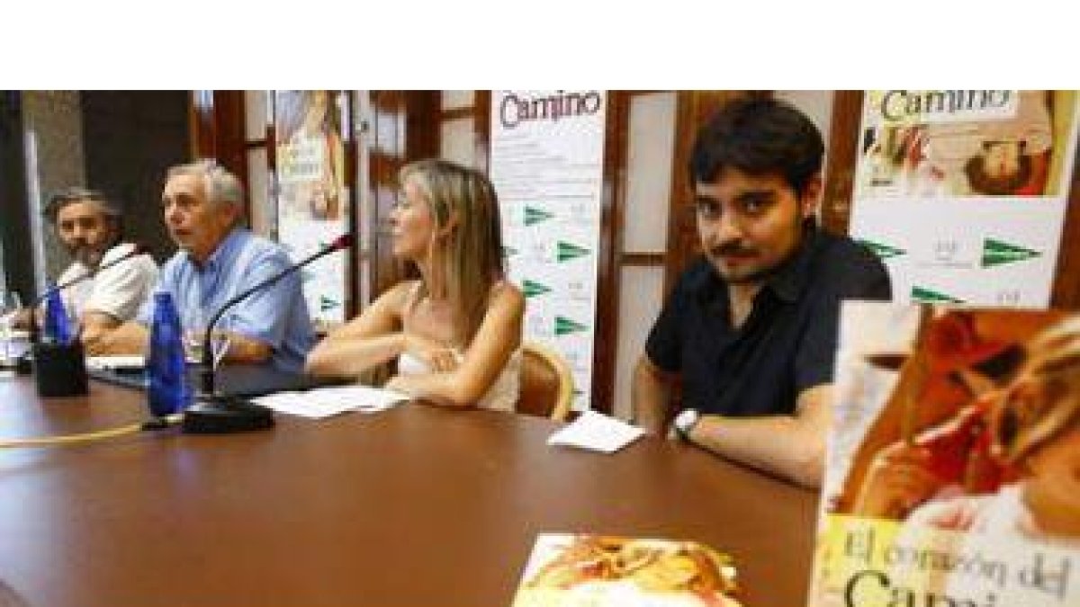 Fulgencio Fernández, Tomás Álvarez, Belén Molleda y Emilio Gancedo, durante la presentación.