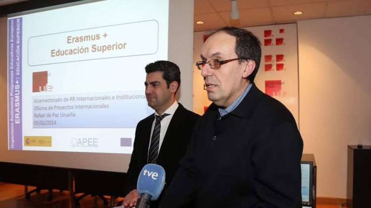 Rafael de Paz y José Luis Chamosa, ayer en la presentación de la oficina.