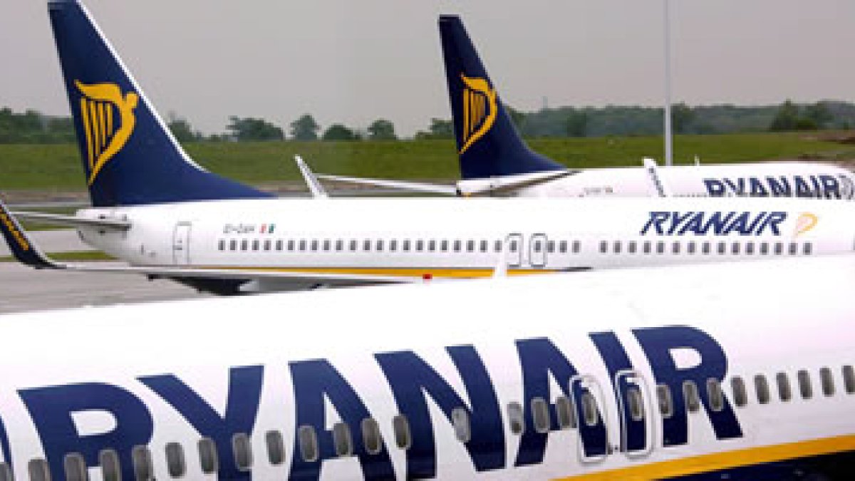 La compañía Ryanair podría sumarse en otoño a la cartera del aeropuerto de La Virgen del Camino