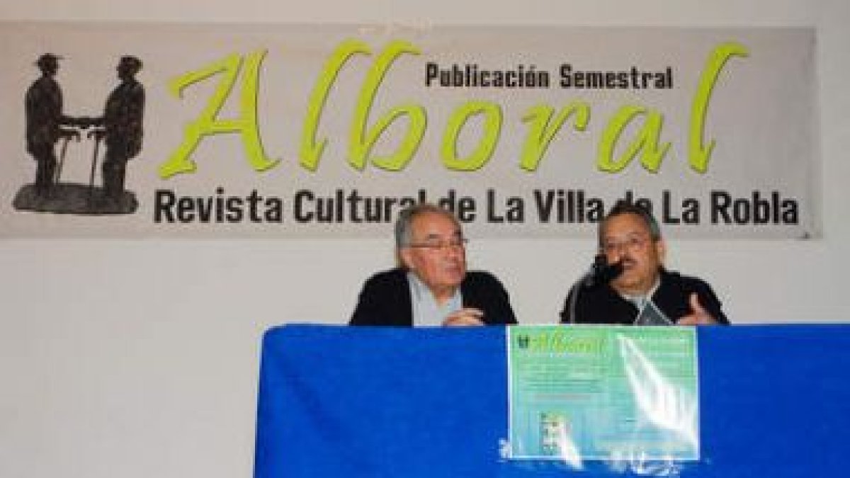Pedro Nieto y Samuel Mayo, en la casa de cultura
