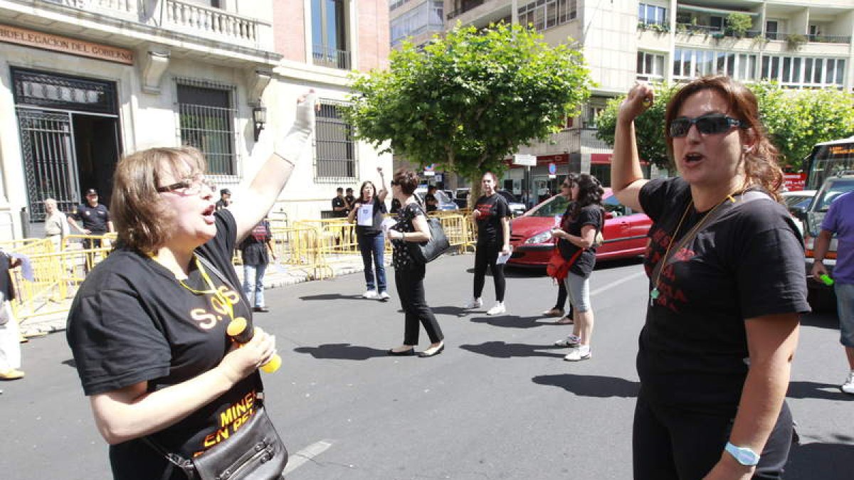 Las mujeres se concentraron ante la Subdelegación en León.