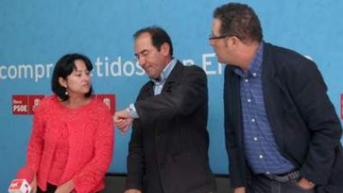 Los procuradores socialistas Ángela Marqués, Octavio Cantalejo y Alfredo Villaverde.