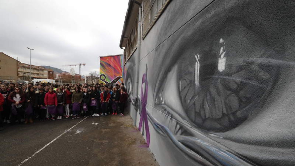 Actividad de sensibilización y artística en el Día Internacional contra la Violencia de Género. RAMIRO
