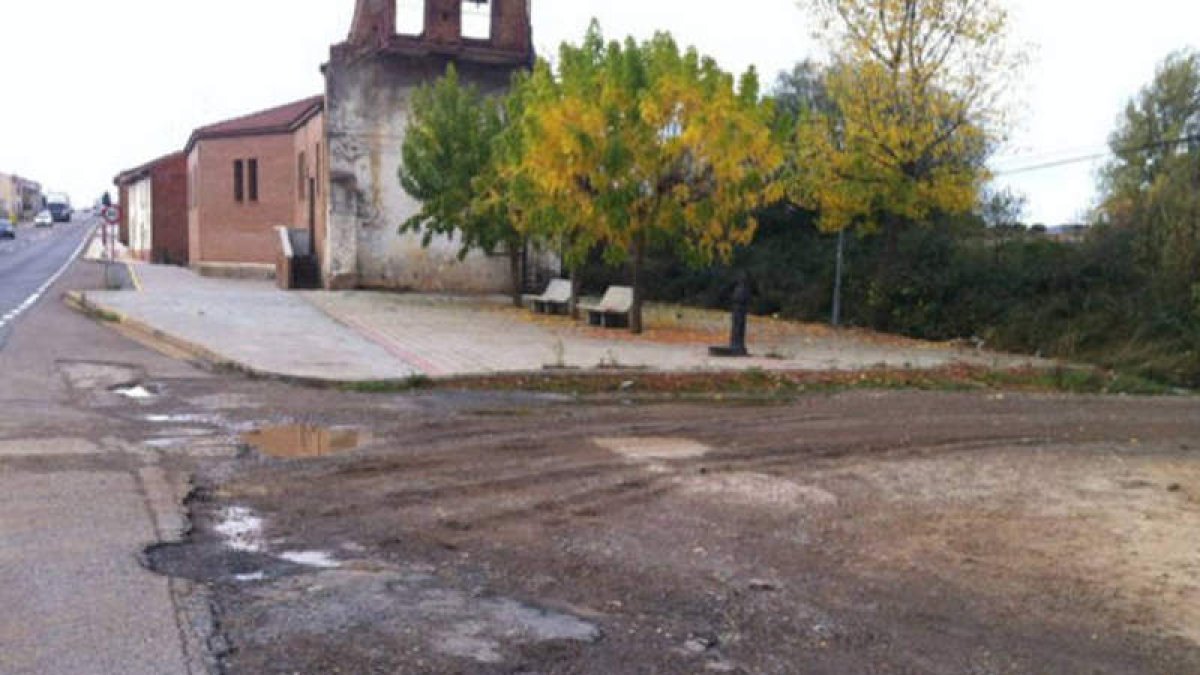 Uno de los cruces en los que el asfaltado no existe.