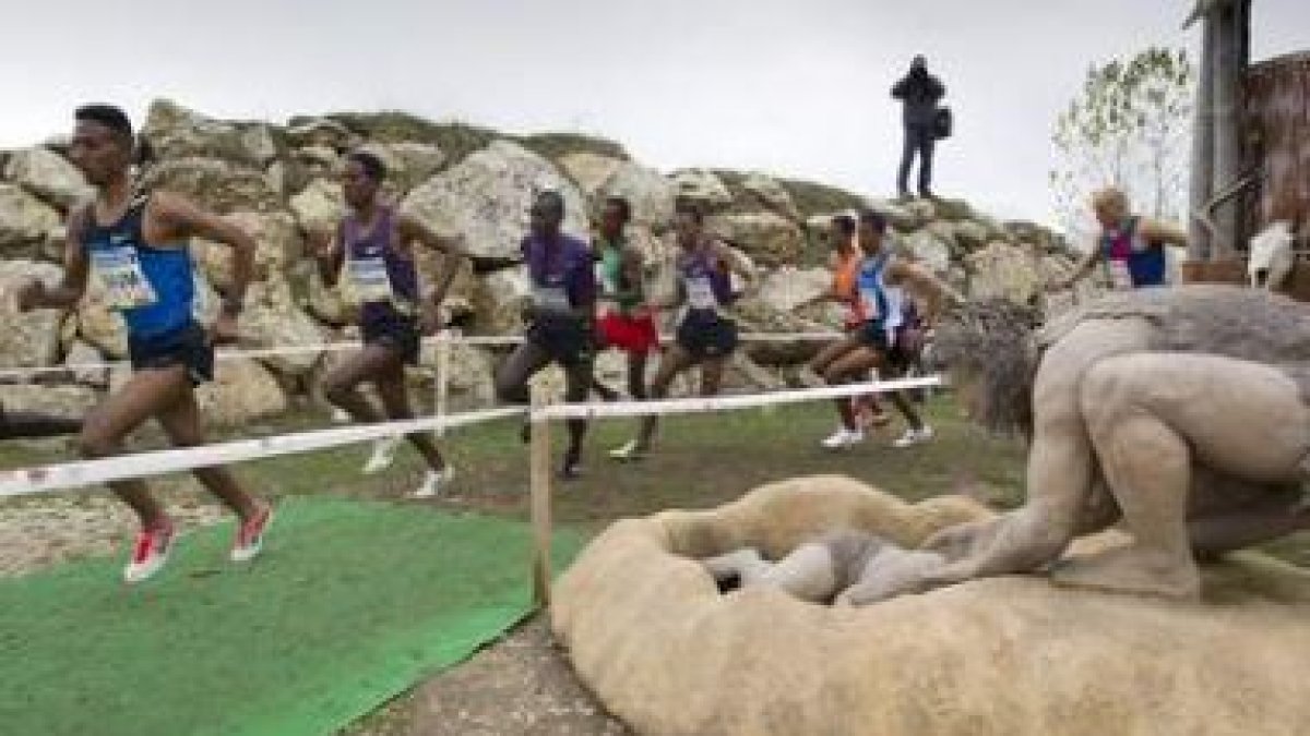 Los atletas africanos dominaron de principio a fin la carrera copando también el podio final.