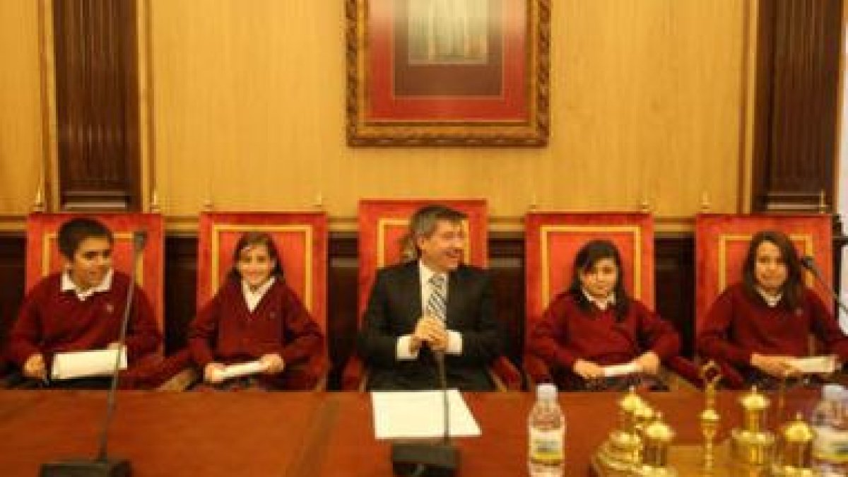 Fernández estuvo rodeado de pequeños