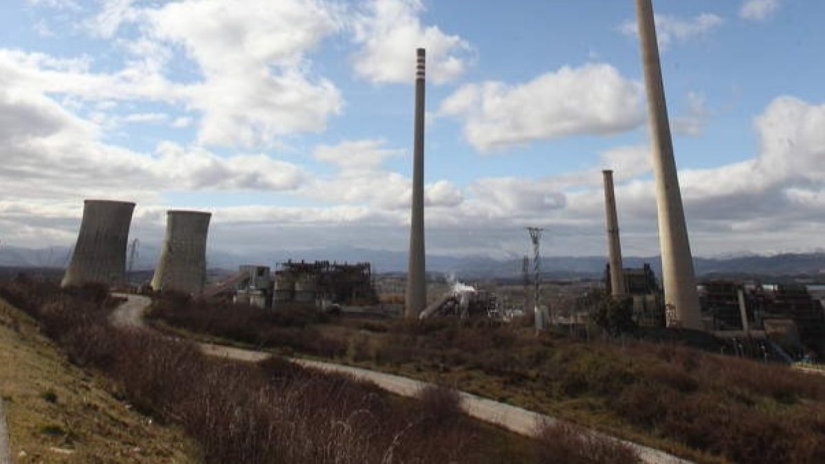 Imagen de archivo de la central térmica de Compostilla antes de su cierre. L. DE LA MATA