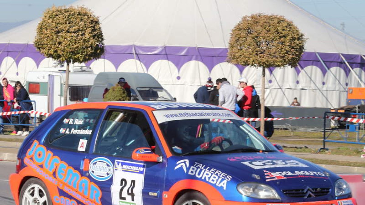 Alberto Fernández, con su Citroen Saxo VTS.