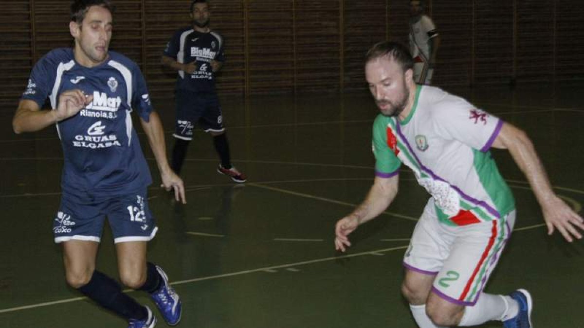 Javi Fernández materializó el segundo gol local que remontaba el tanto inicial de los gallegos.