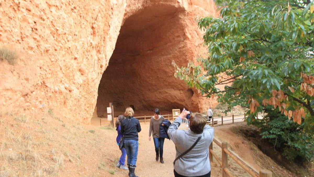 La crisis económica parece no afectar a las visitas a Las Médulas, donde se dan números al alza.