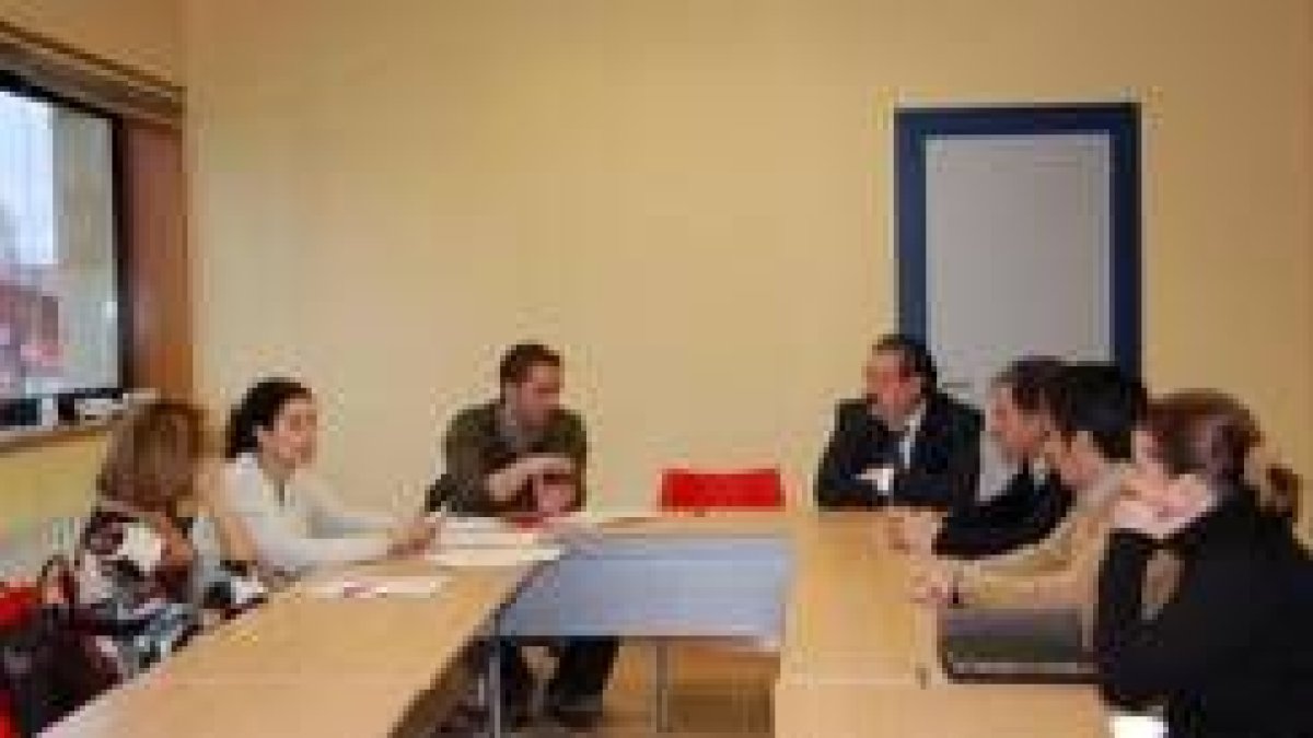 Un momento de la asamblea general celebrada ayer para evaluar la ejecución del proyecto Dual