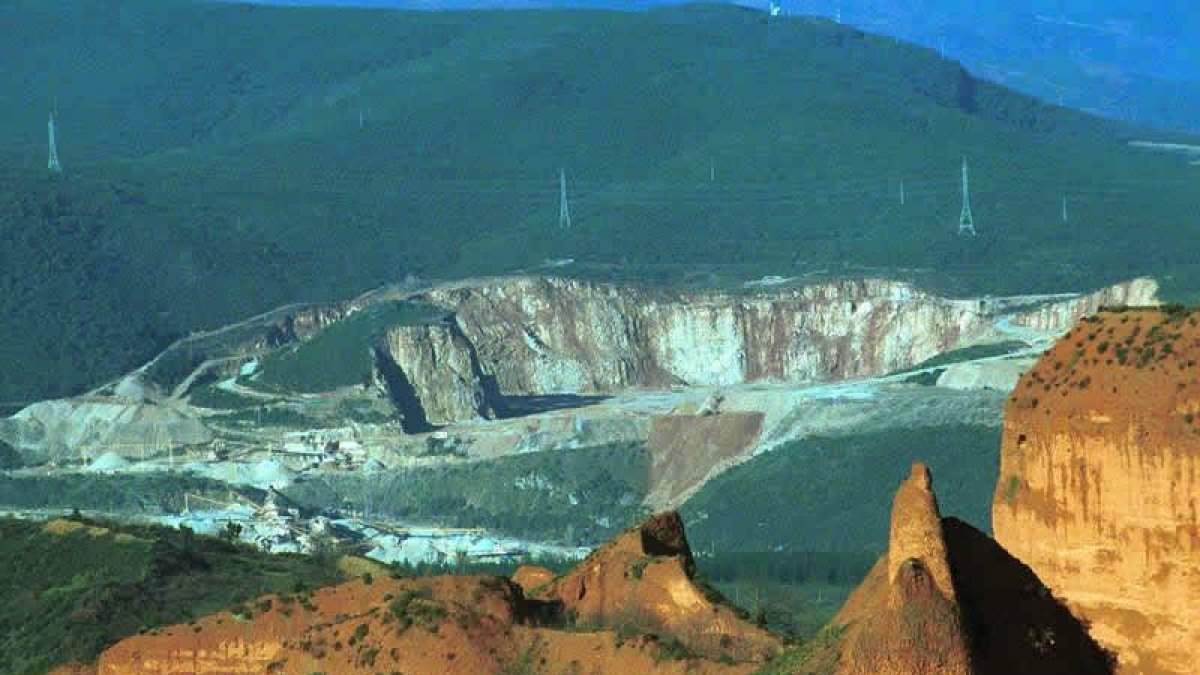 La cantera de Las Médulas, vista desde el mirador de Orellán.