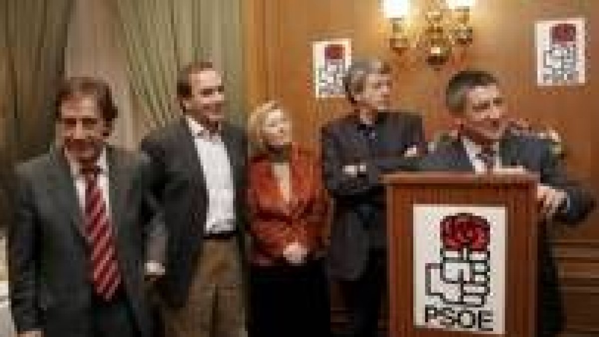 Ángel Villalba, José Antonio Alonso, Amparo Valcárcel, Miguel Martínez y Francisco Fernández