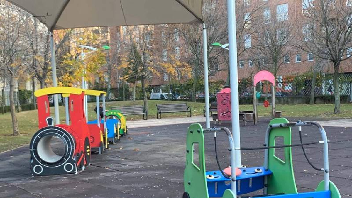 Zona infantil del parque de la calle Octavio Álvarez Carballo. DL