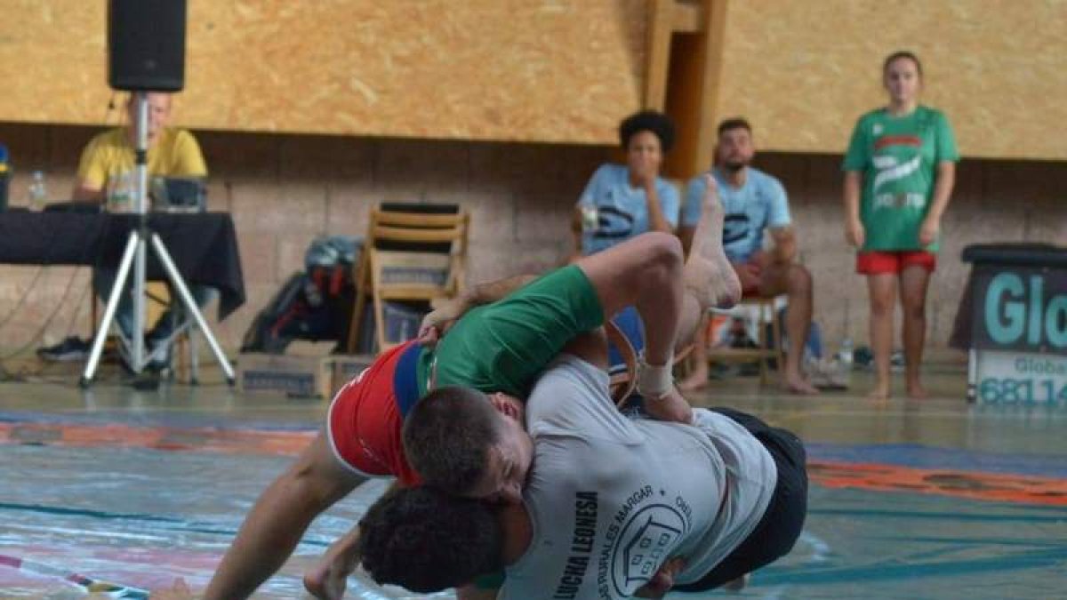 Jorge iglesias ganó el corro, pero José Luis García tiro al líder. Á. QUIÑONES