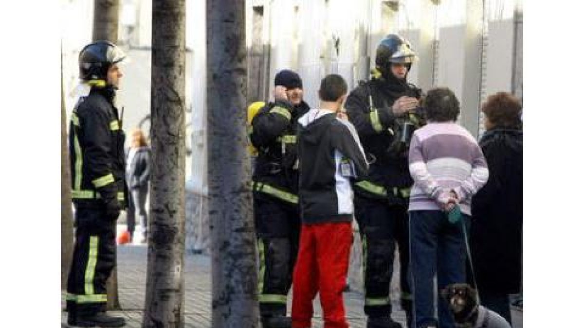 Viviendas de la avenida de Asturias, en una de las cuales fallecieron los tres miembros de una famil