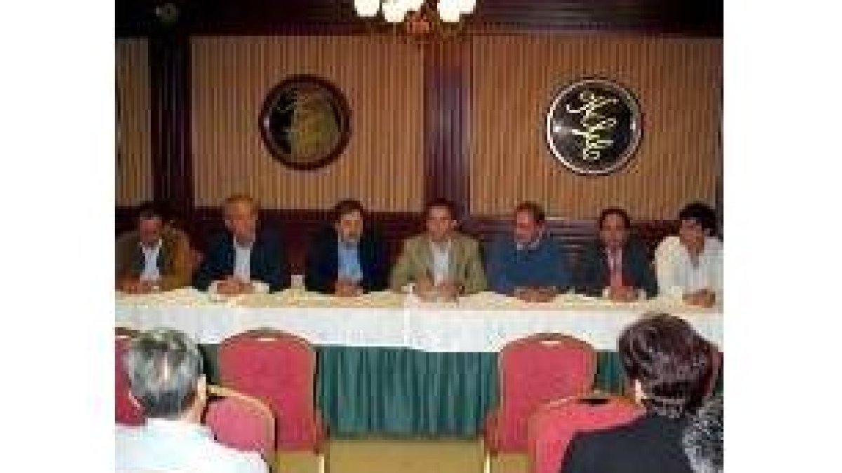 La ejecutiva del PP se reunió en Sahagún con los cargos de la comarca