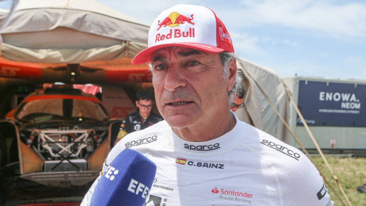 Carlos Sainz compite en el Dakar. EFE