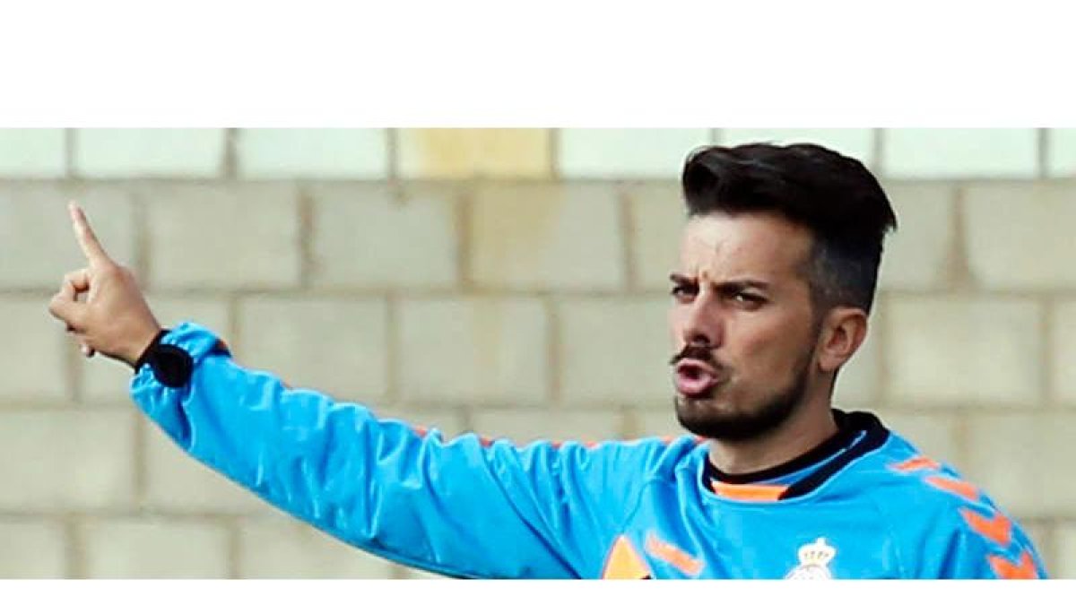 Rubén de la Barrera dirige una sesión de entrenamiento. MARCIANO PÉREZ