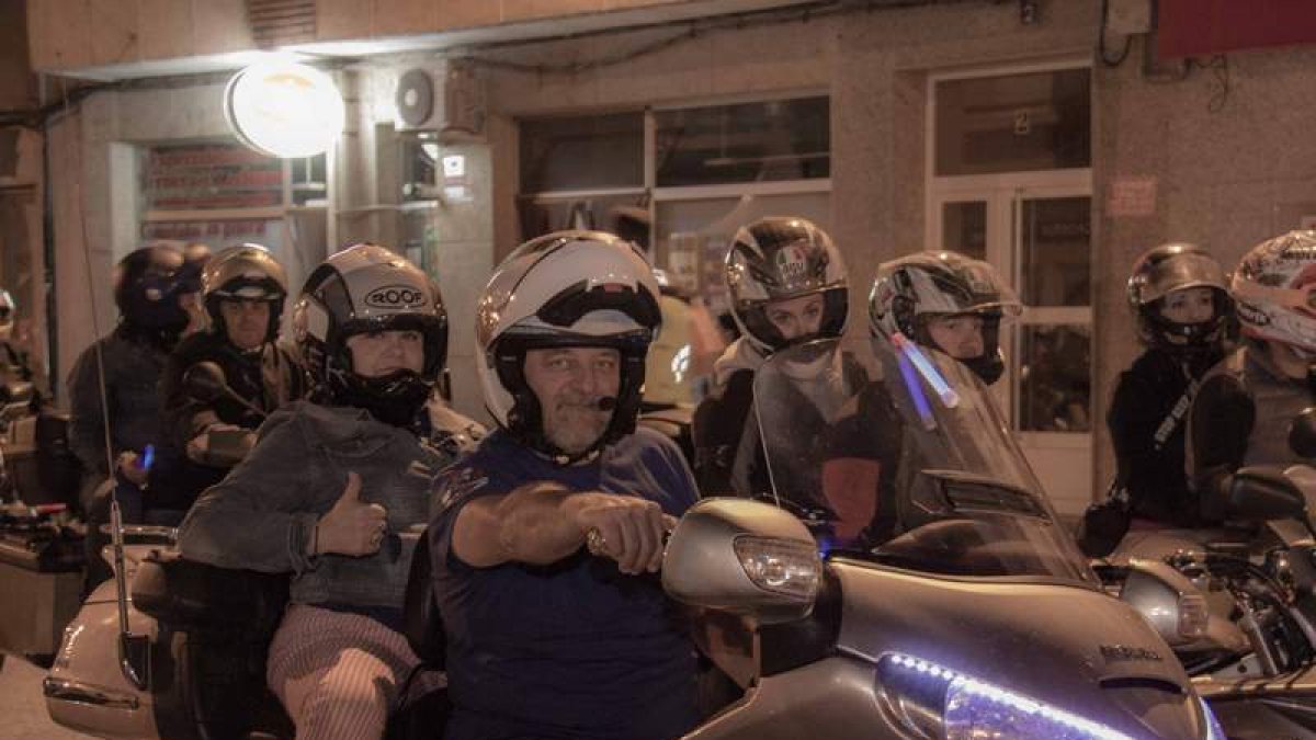 Imagen de la concentración de motos de Veguellina de Órbigo que reunió este fin de semana a miles de aficionados llegados de todo el país. JESUS GG