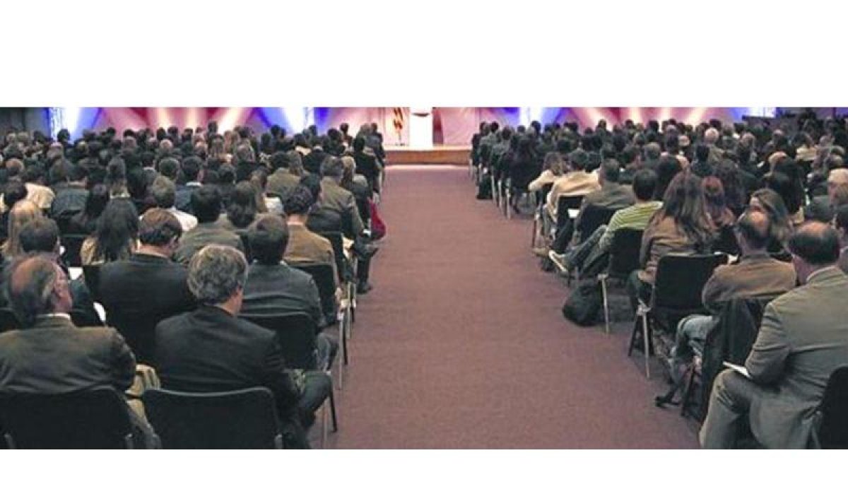 Directivos en un auditorio.