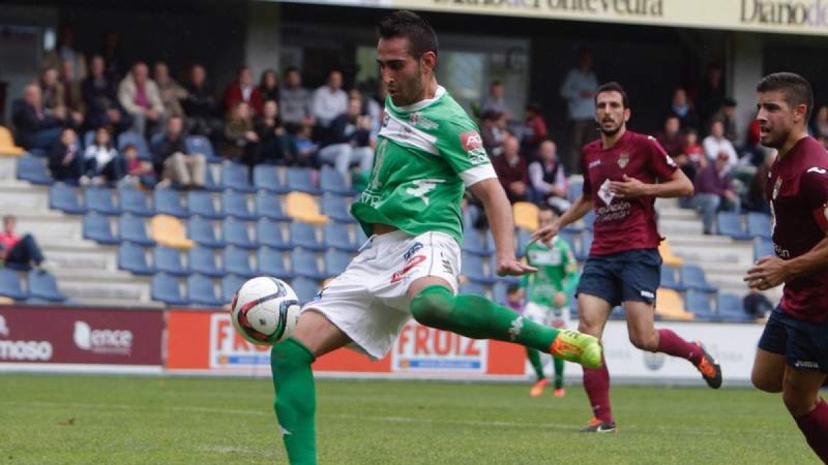 Roberto Puente es el máximo goleador del Grupo VIII de Tercera División y también el mejor anotador de todas las categorías del fútbol leonés. IÑAKI PORTO