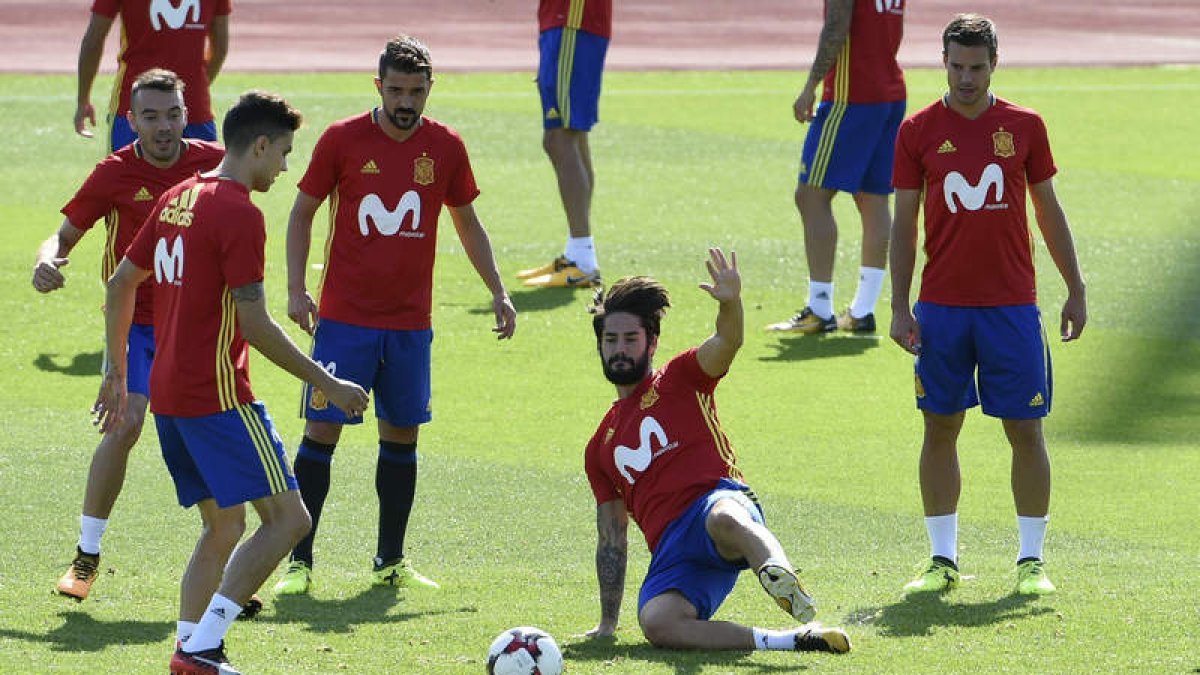 España afronta hoy el partido más decisivo en su camino hacia el Mundial de Rusia. VILLAR