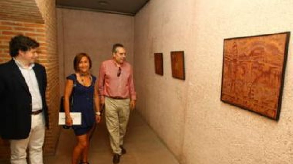 Alejandro Sarmiento, Susana Téllez y Adolfo Alonso, ayer en la sala La Cripta.