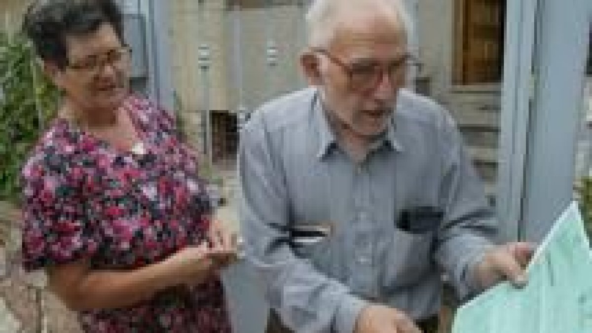 Angelines Martínez y Antonio Asensio no tienen claro si han pagado el mismo impuesto dos veces