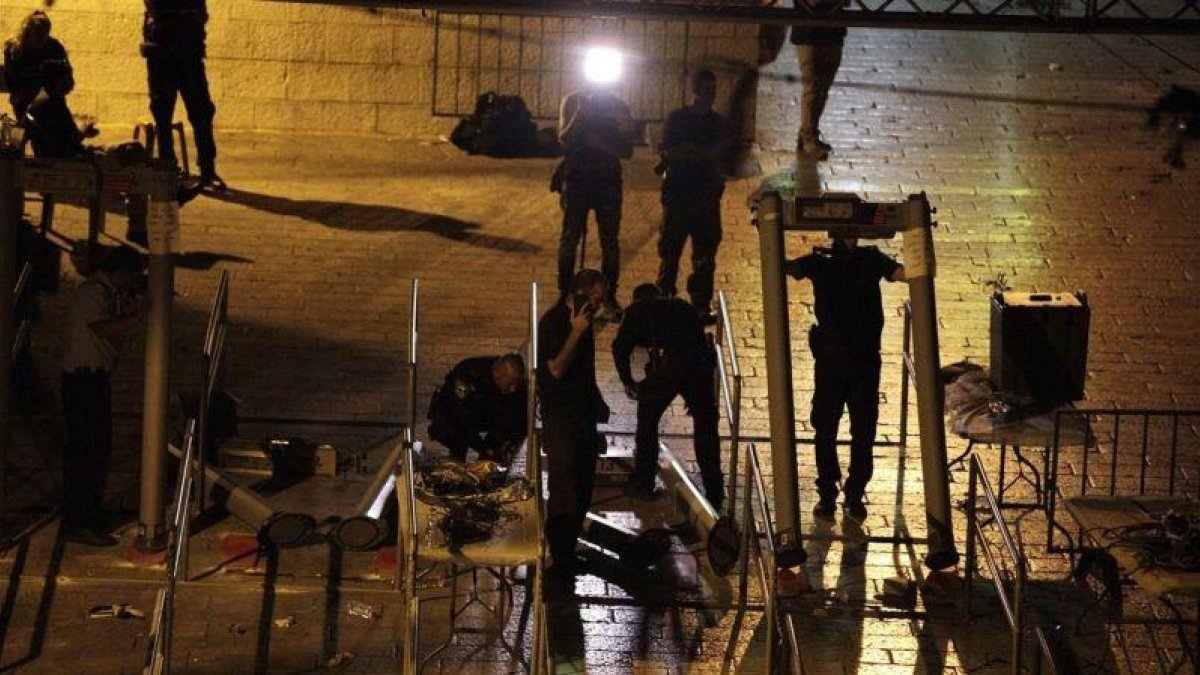 Retirada de los detectores de metales de la Explanada de las Mezquitas.