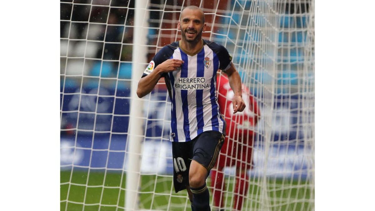 Yuri firmó en Vallecas su partido 600 como profesional. L. DE LA MATA