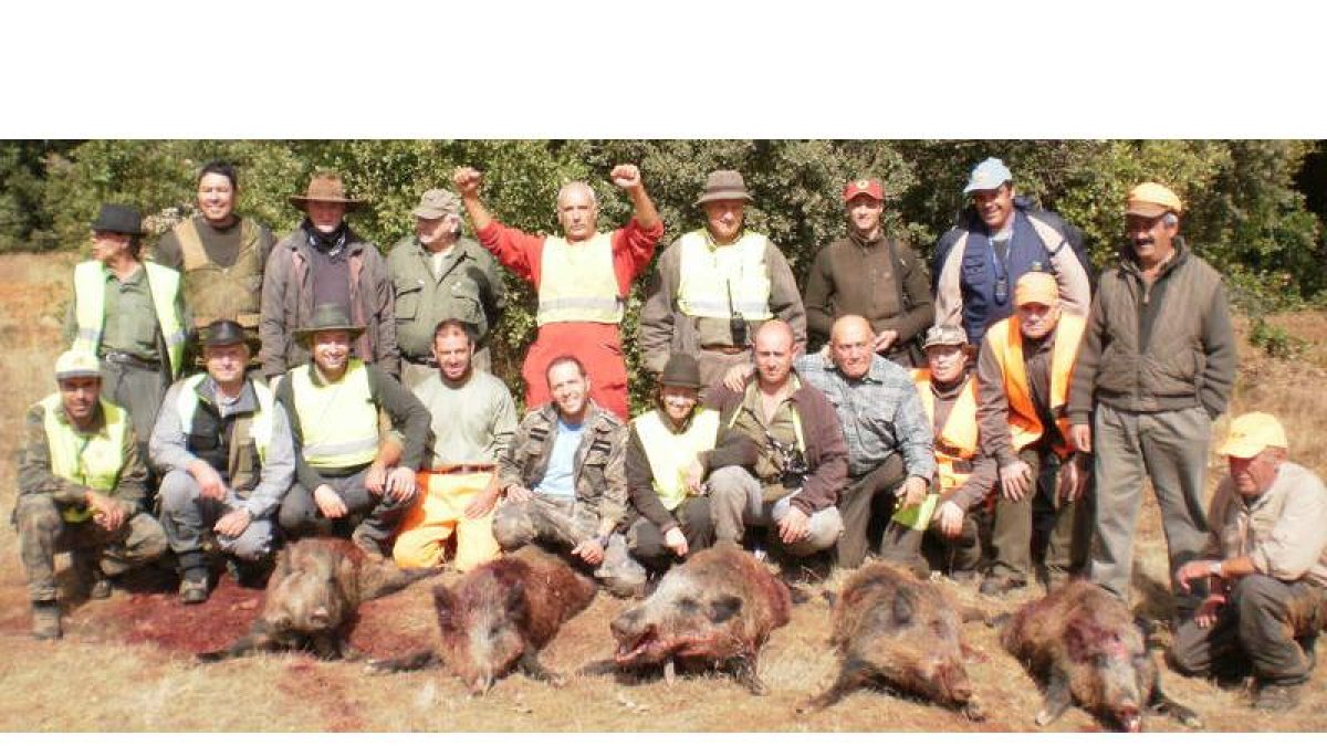 El grupo de Riomonte, tras la cacería del pasado fin de semana en la comarca de Sahagún de Campos.