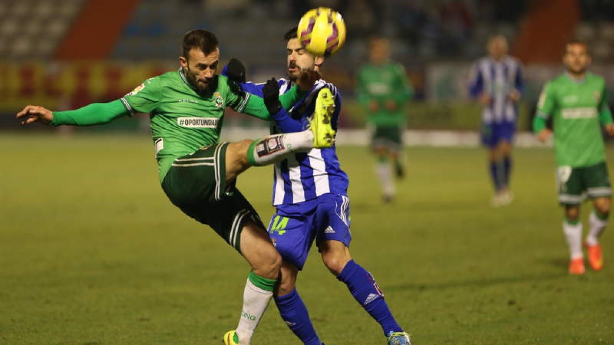 Kepa Arrizabalaga es consolado por Cristian en el día de su debut tras encajar el empate.