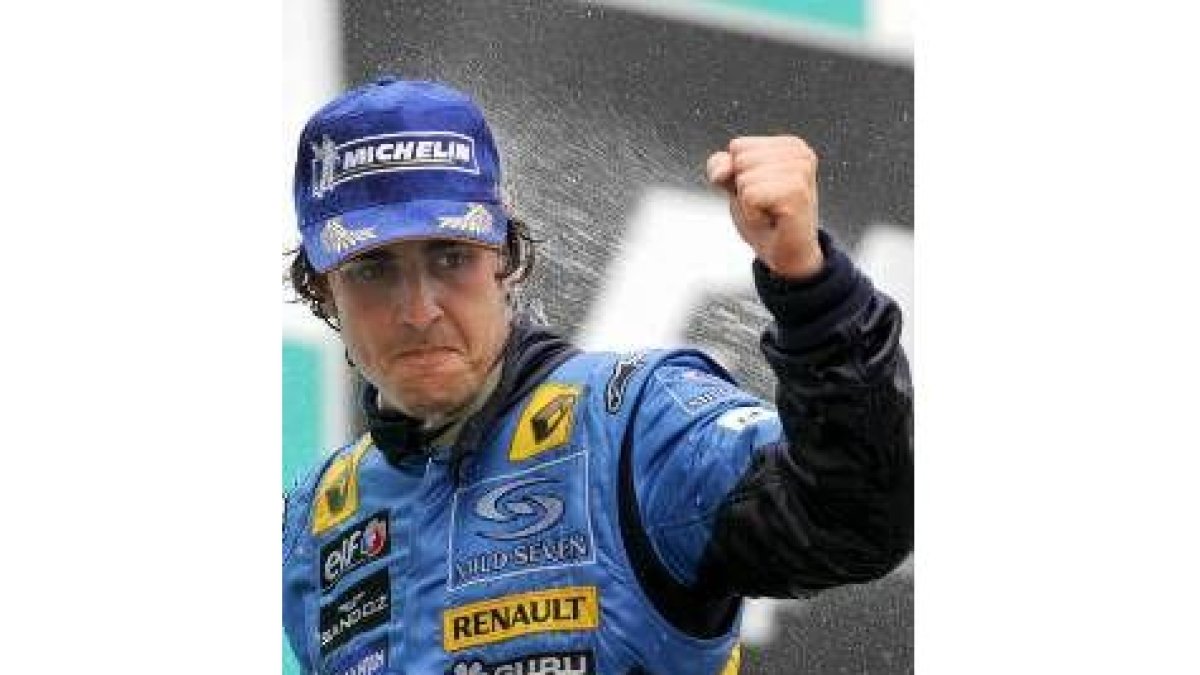 El piloto Fernando Alonso, celebrando su triunfo en Malasia