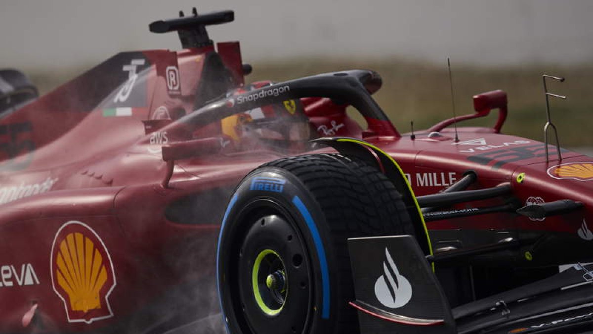 El piloto español de Ferrari Carlos Sainz, durante la tercera jornada de entrenamientos. A. GARCÍA