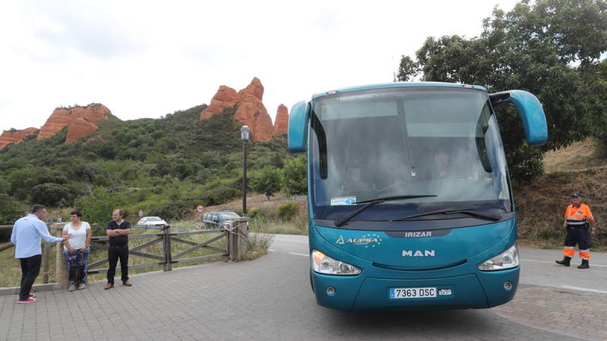 Los autobuses del Plan Intermédulas llevan funcionando todo agosto de forma optativa. L. DE LA MATA