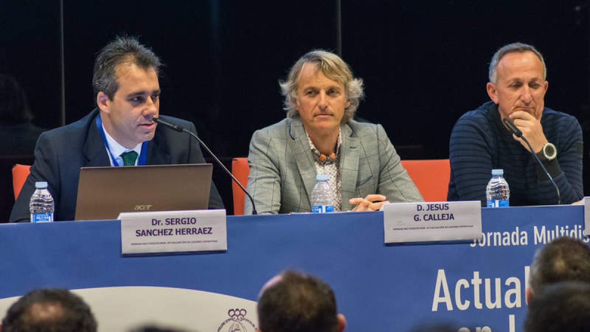 Sergio Sánchez, Jesús Calleja y Kike Calleja. Los dos primeros moderarán el último acto de las Jornadas. DL