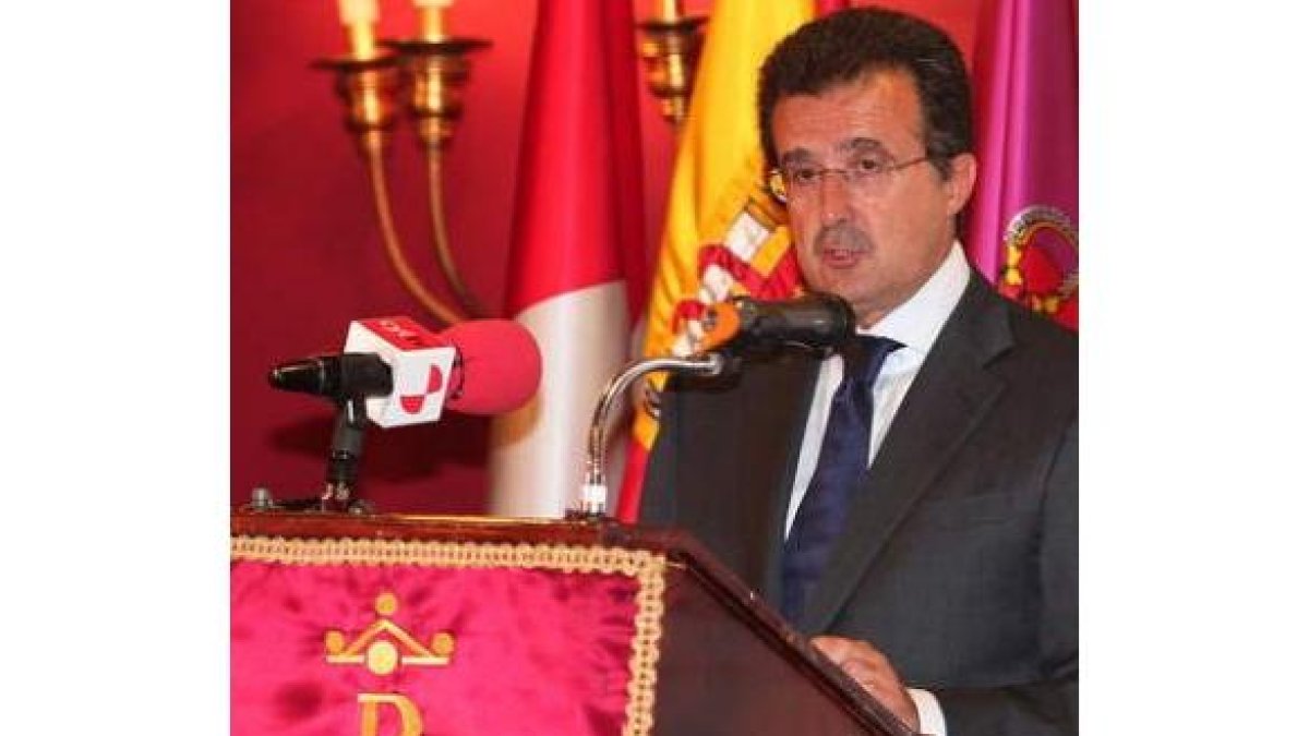 José Luis Ulibarri, durante su discurso a los asistentes al premio del Diario de León.