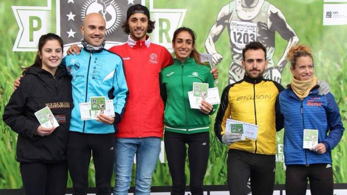 Jorge, tercero por la izquierda, subió a lo más alto del podio en el Cross Ponte Romana de Lugo. DL