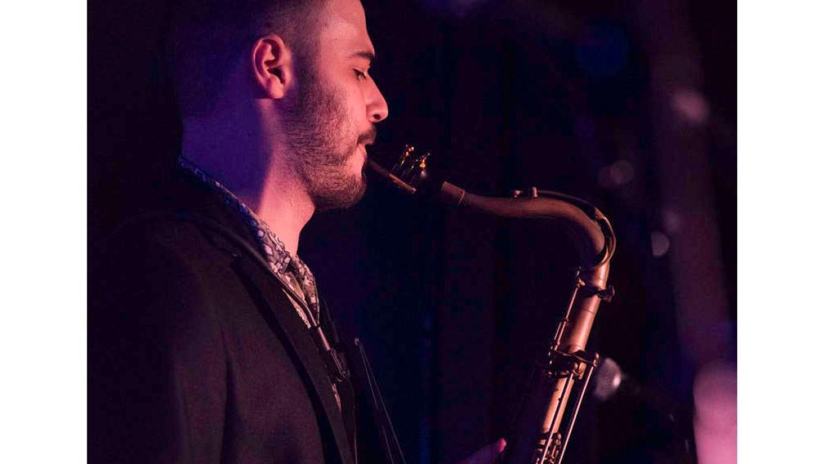 Imagen del saxofonista durante una actuación. CESAR LUCAS ABREU