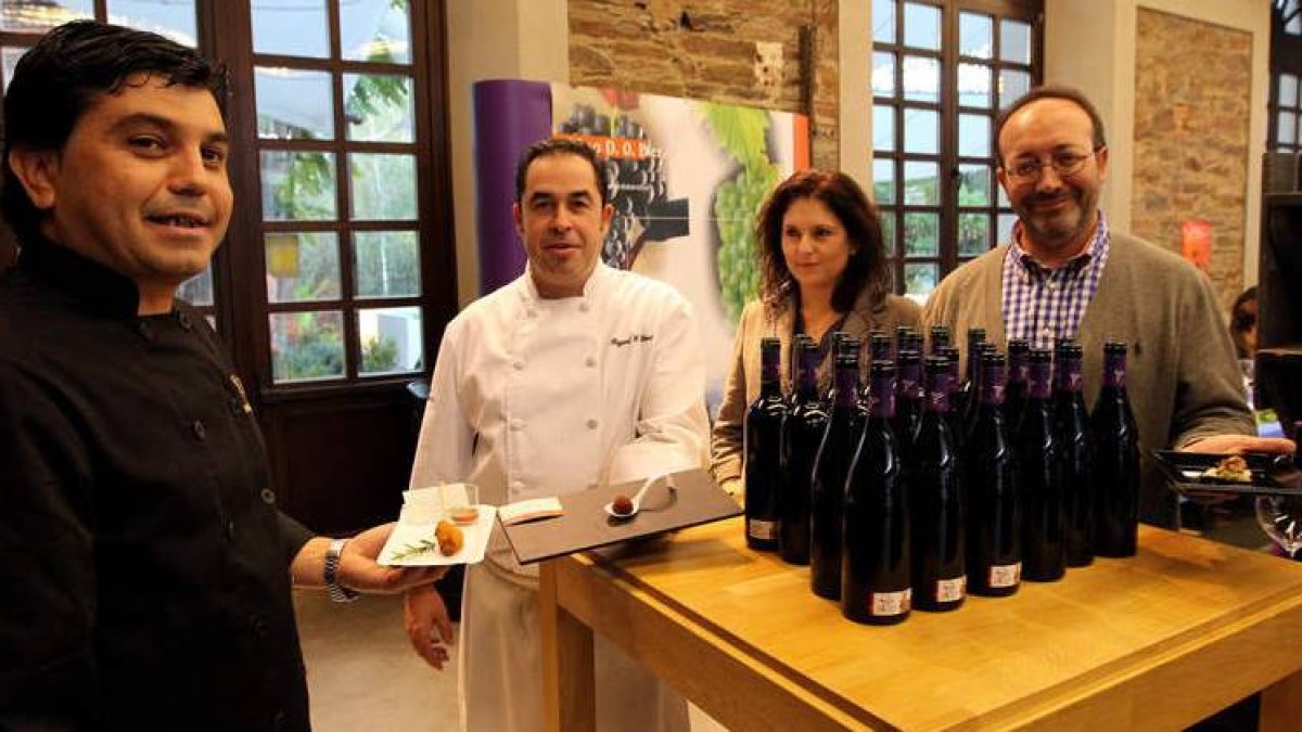 Fernando Fernández, Miguel Martínez, Carmen Gómez y Alberto Blanco, ayer en Ene.Térmica.