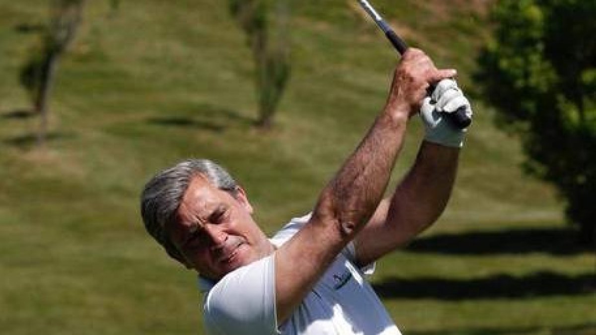 Eduardo Celles ha jugado algunas ediciones del Torneo de Golf Diario de León. «Me parece un buen torneo. El colofón del Pro-Am da la oportunidad de jugar con un profesional, que siempre es un aliciente para un amateur y también para un pro como yo», afirma. DL