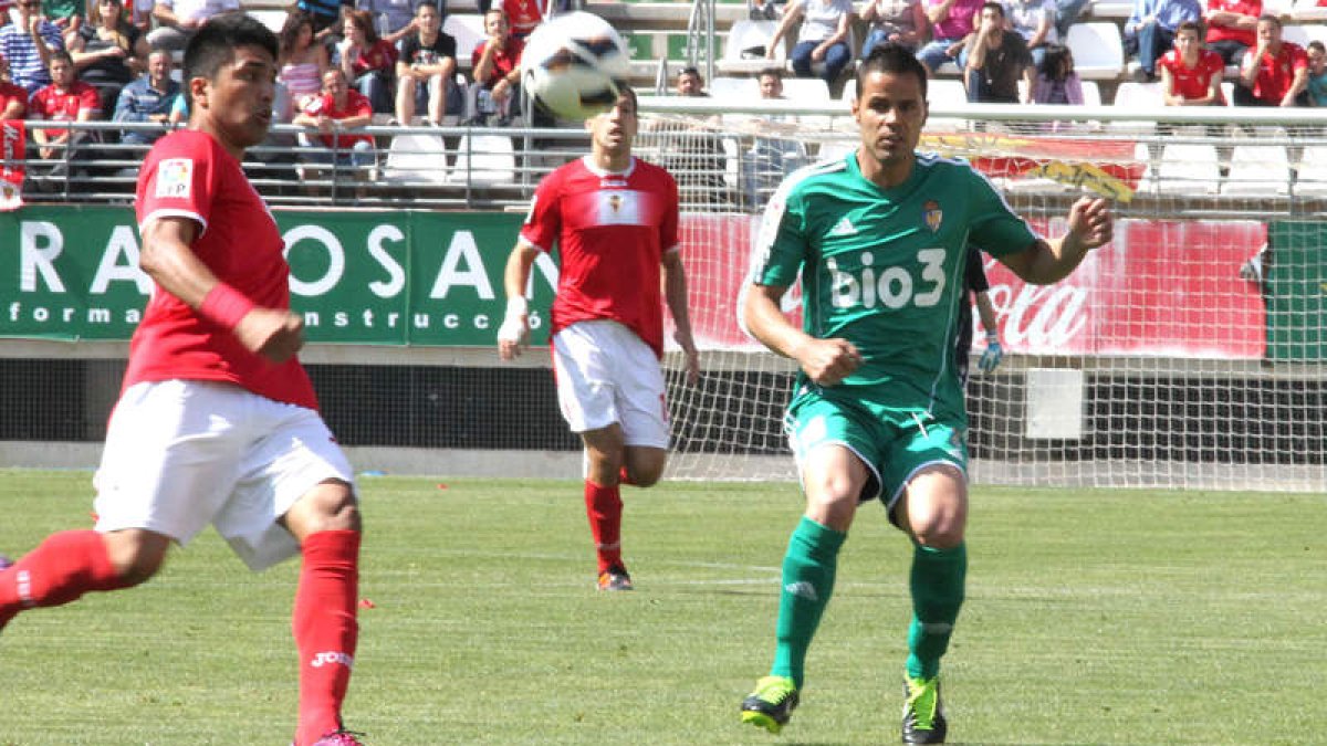 Acorán fue uno de los mejores ayer en la Nueva Condomina y redondeó su actuación dando la asistencia del primer gol a Yuri y marcando el segundo para sentenciar la victoria de la Deportiva.